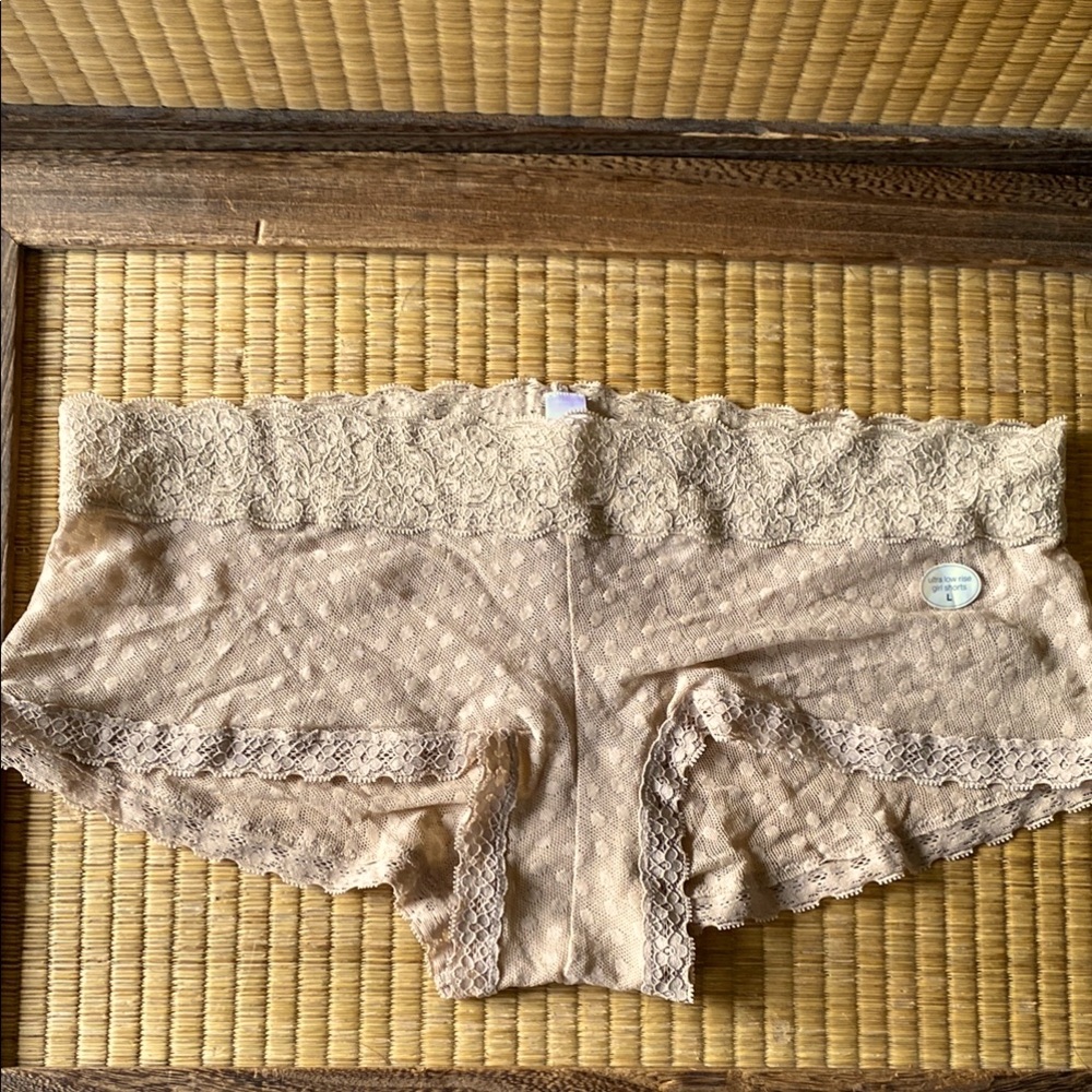 GAP: Lace Trim Polka Dot Tan Ultra Low Rise Boy Short Style Panties- Sz L NWT